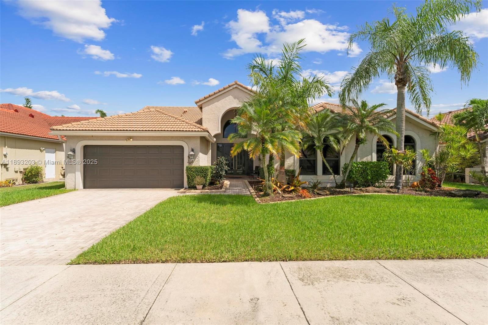 2864 E Abiaca Cir