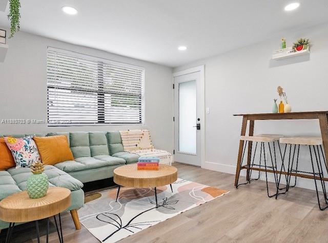 584 NW 30th St Miami, FL 33127