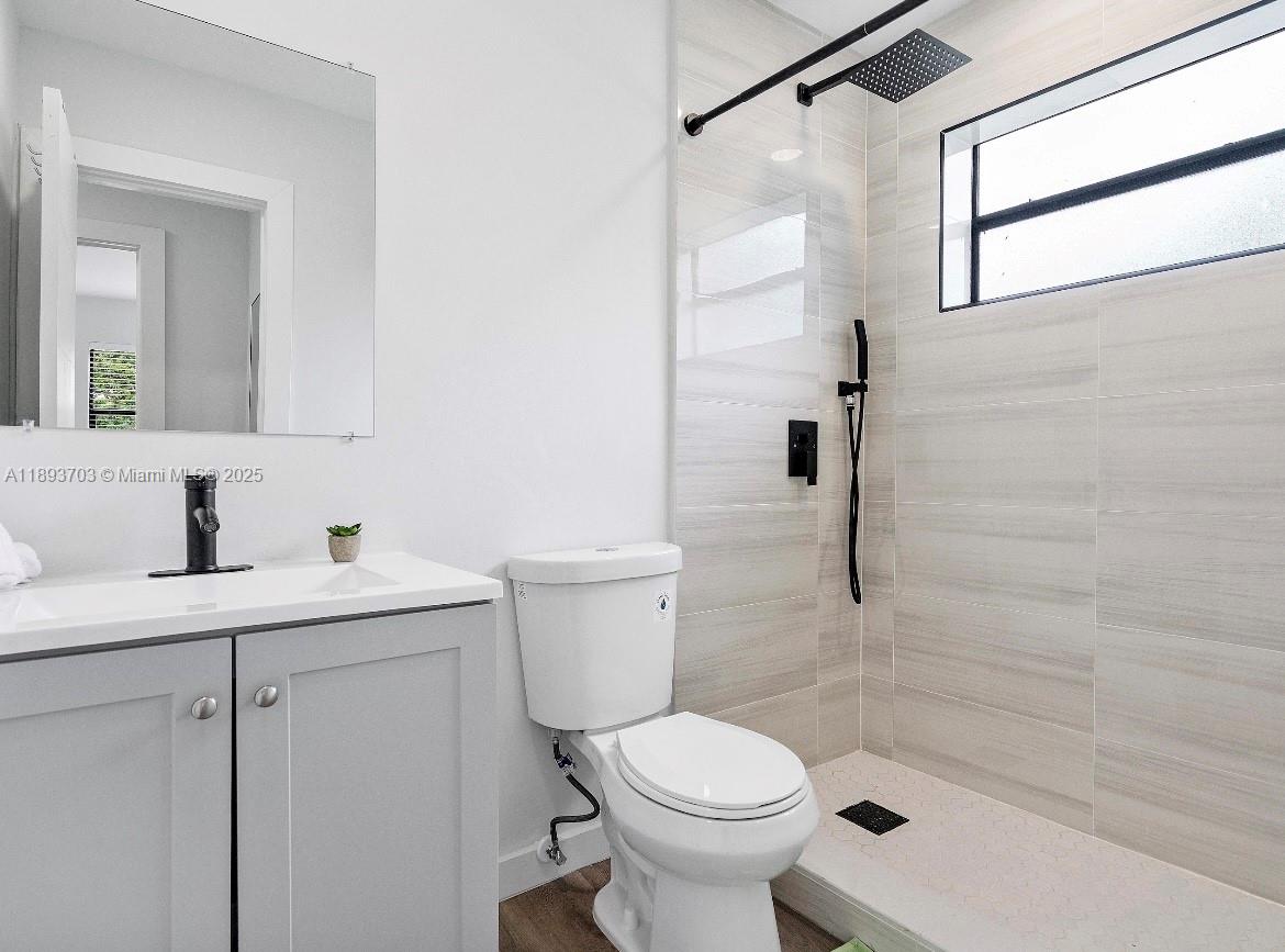 584 NW 30th St Miami, FL 33127