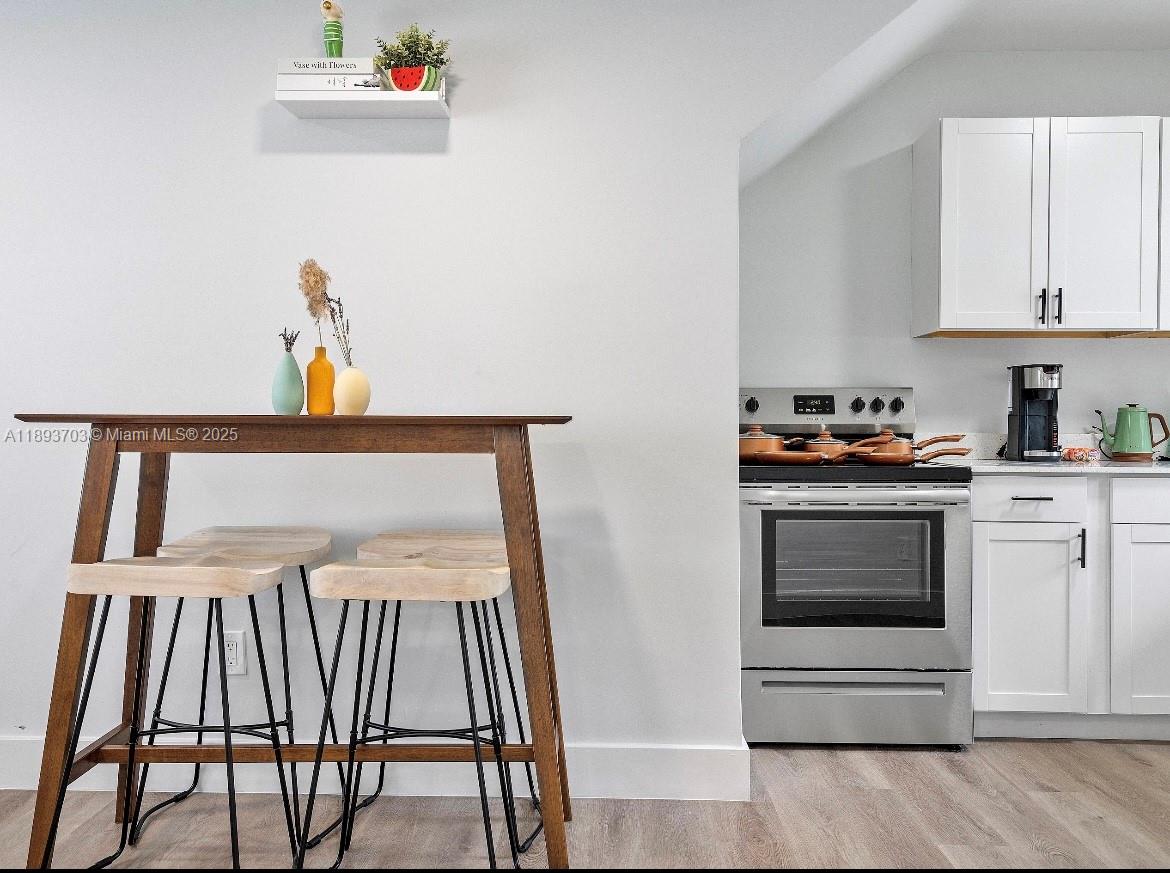 584 NW 30th St Miami, FL 33127