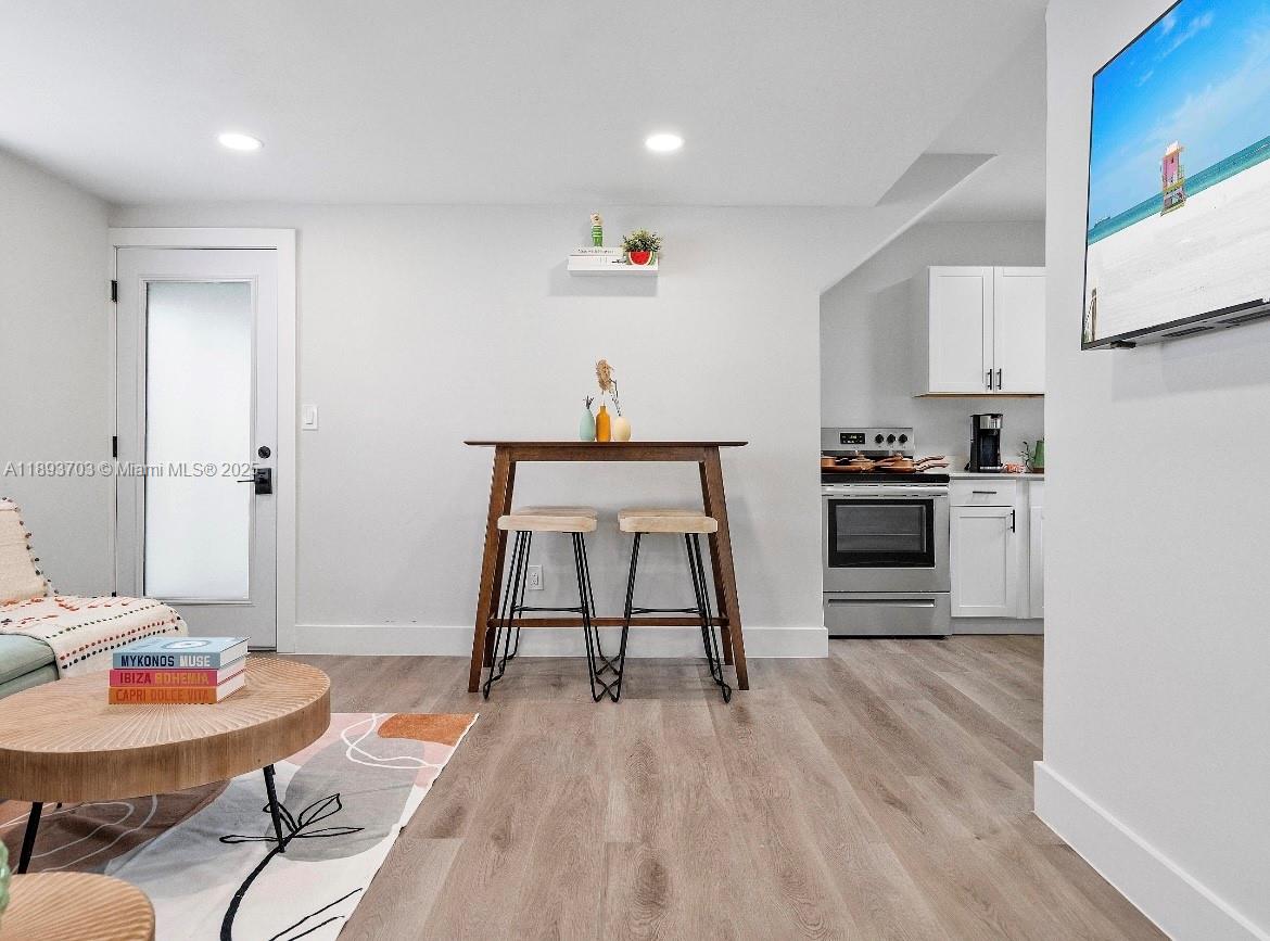 584 NW 30th St Miami, FL 33127