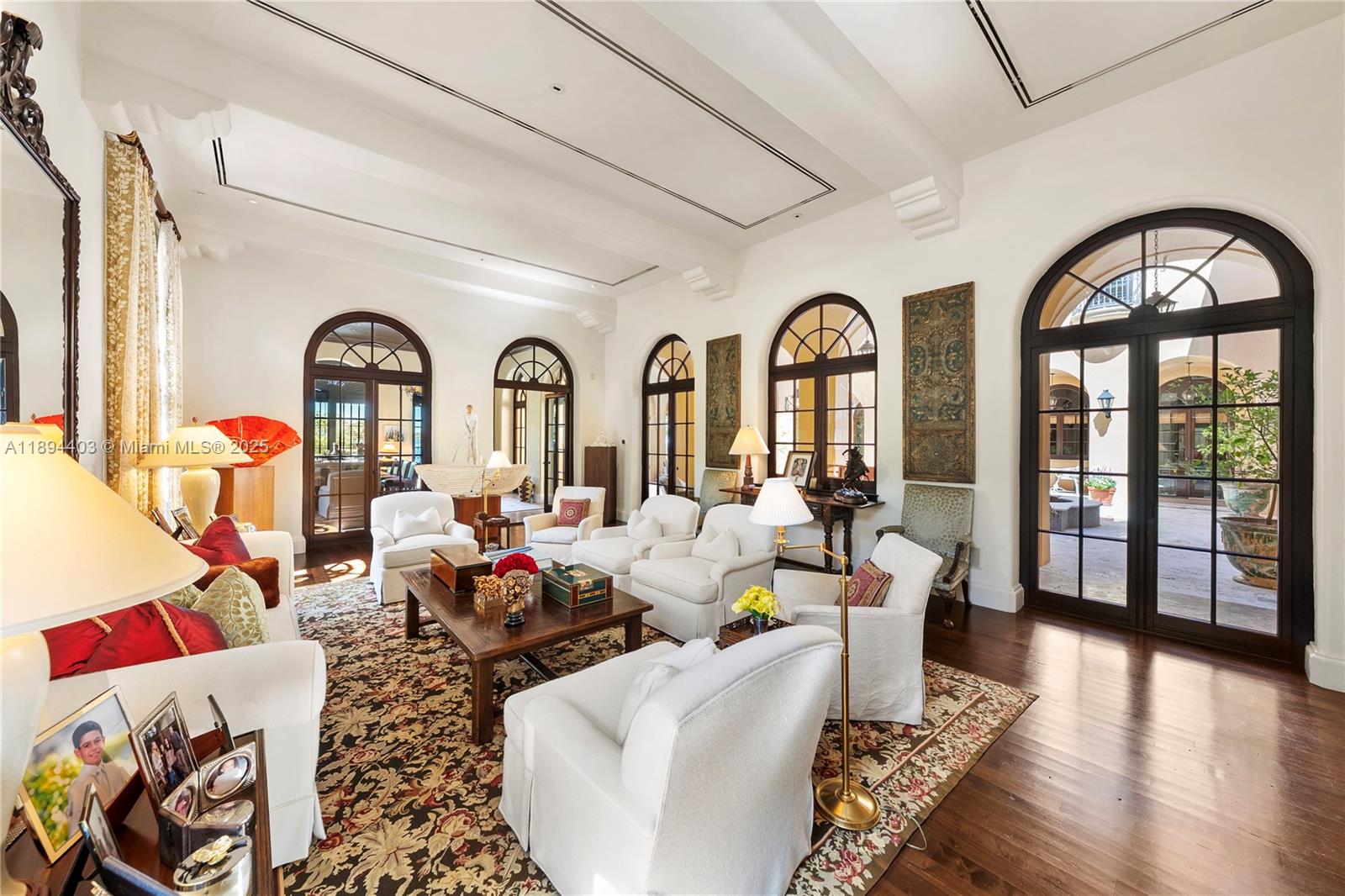 50 Casuarina Concourse Coral Gables, FL 33143 50 Casuarina Concourse Coral Gables, FL 33143