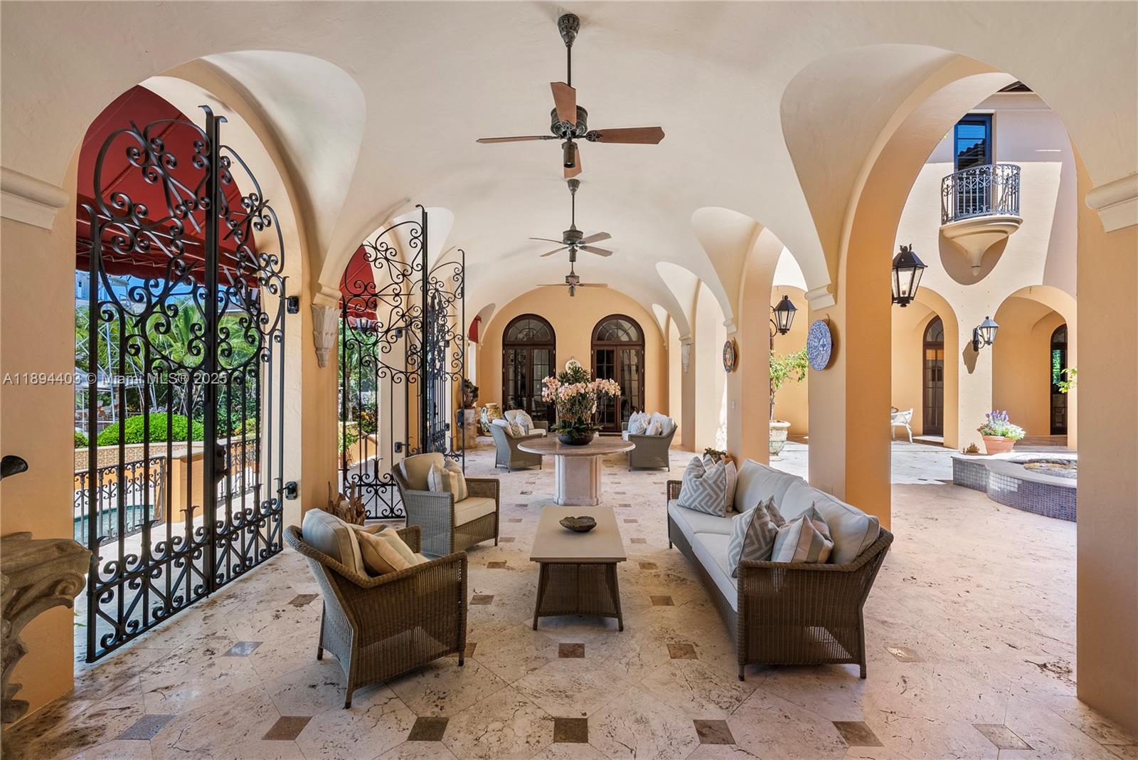 50 Casuarina Concourse Coral Gables, FL 33143 50 Casuarina Concourse Coral Gables, FL 33143