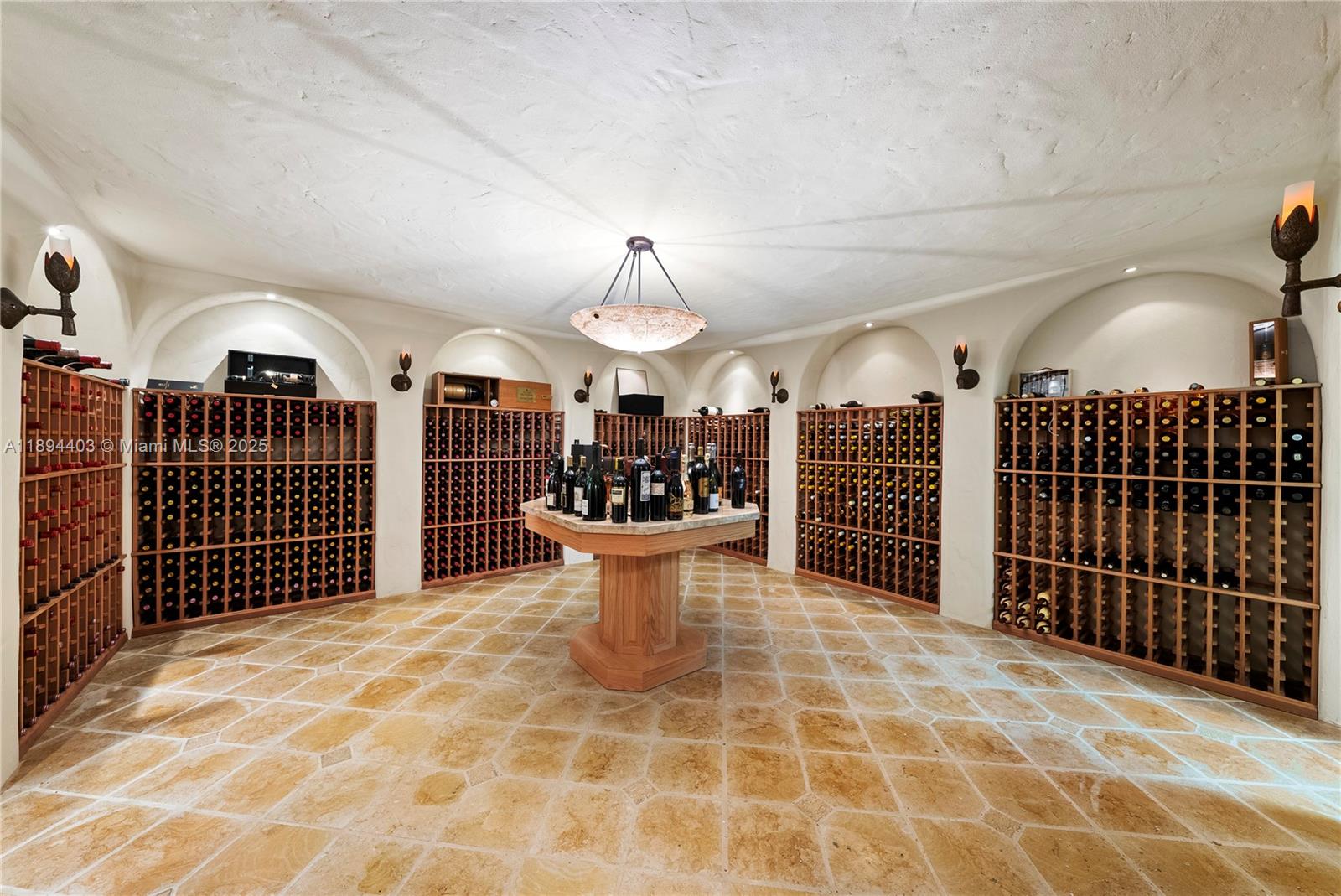 50 Casuarina Concourse Coral Gables, FL 33143 50 Casuarina Concourse Coral Gables, FL 33143