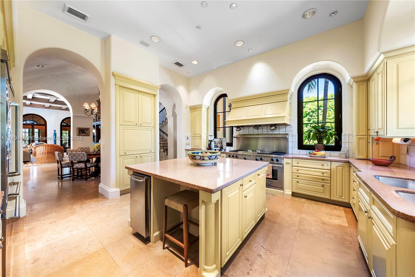 50 Casuarina Concourse Coral Gables, FL 33143 50 Casuarina Concourse Coral Gables, FL 33143