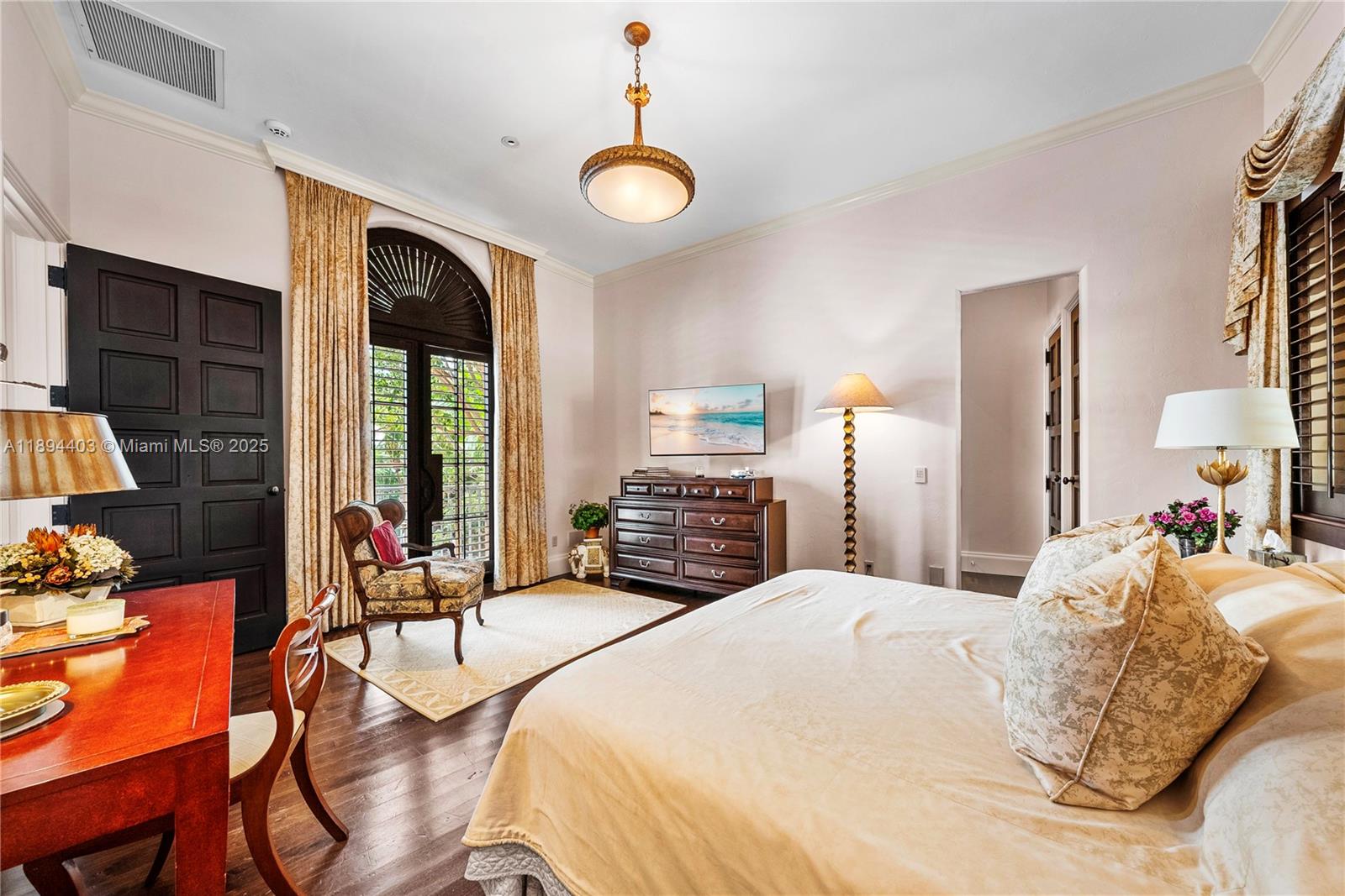 50 Casuarina Concourse Coral Gables, FL 33143 50 Casuarina Concourse Coral Gables, FL 33143