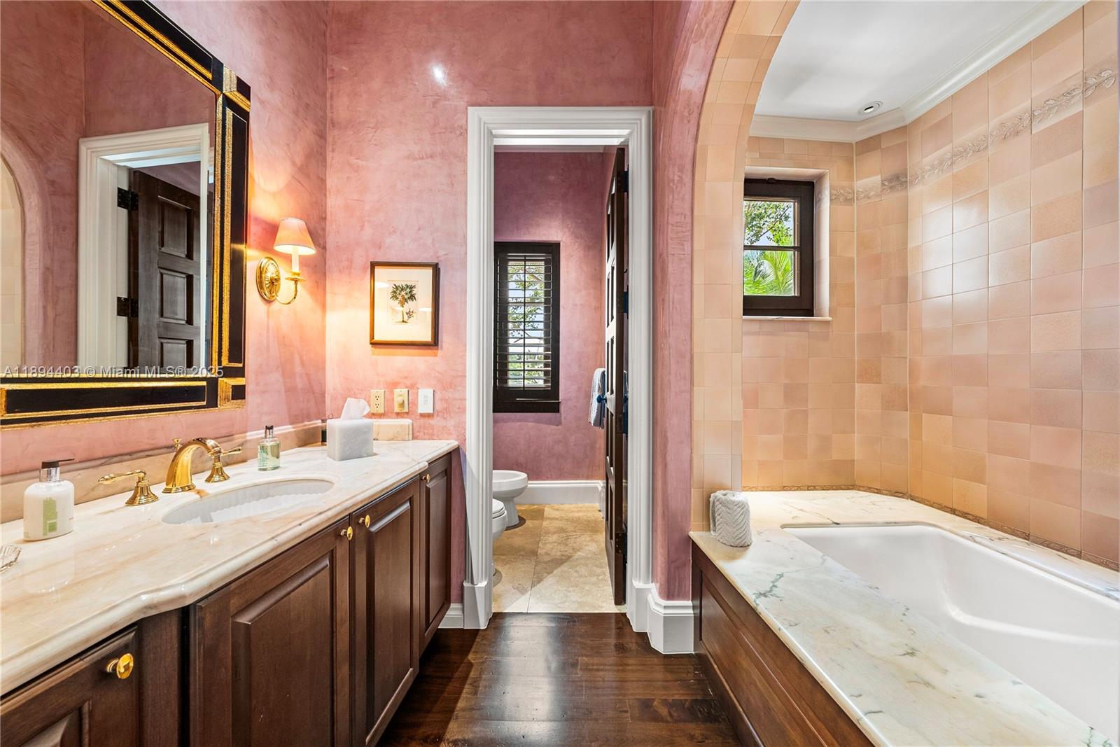 50 Casuarina Concourse Coral Gables, FL 33143 50 Casuarina Concourse Coral Gables, FL 33143
