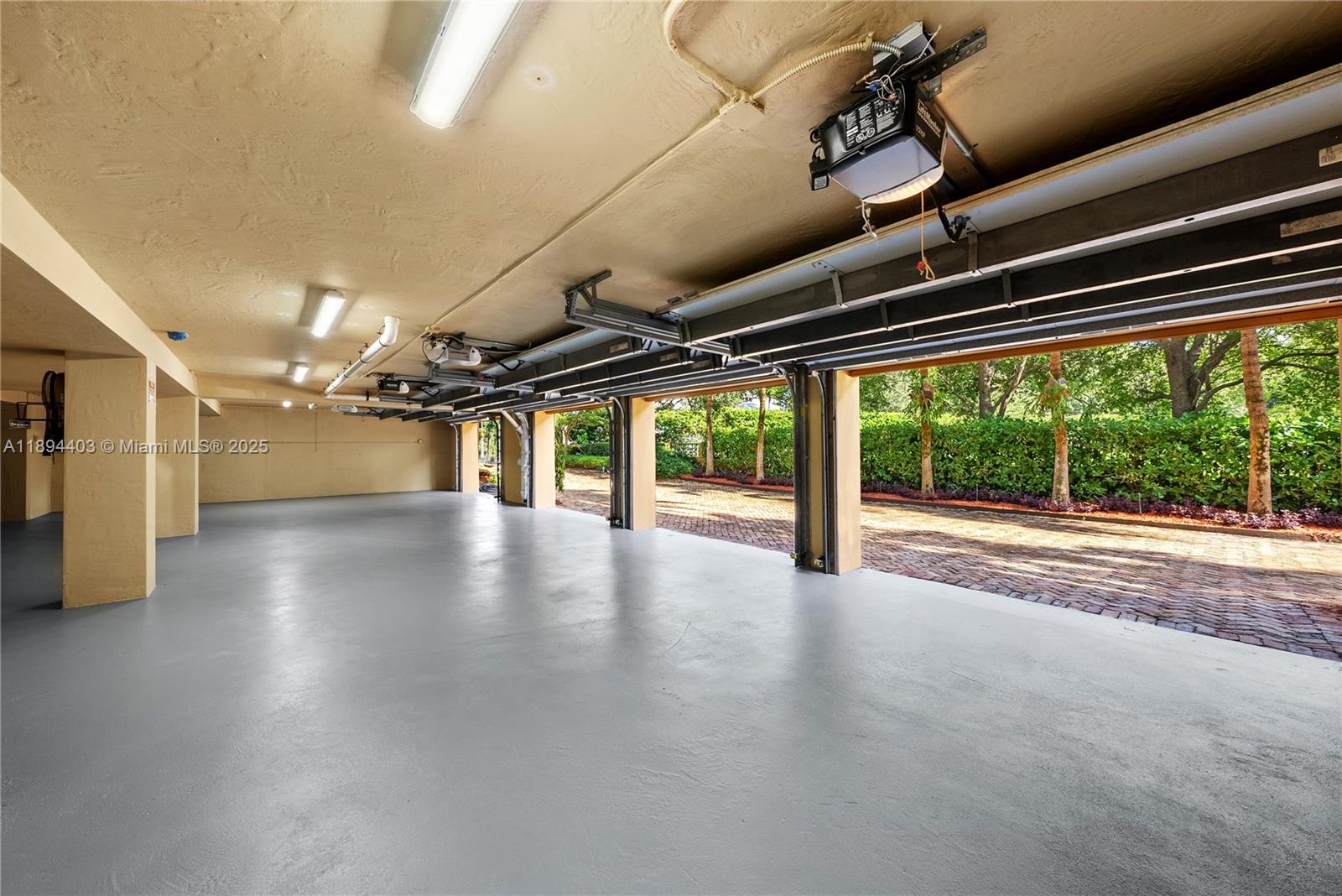 50 Casuarina Concourse Coral Gables, FL 33143 50 Casuarina Concourse Coral Gables, FL 33143