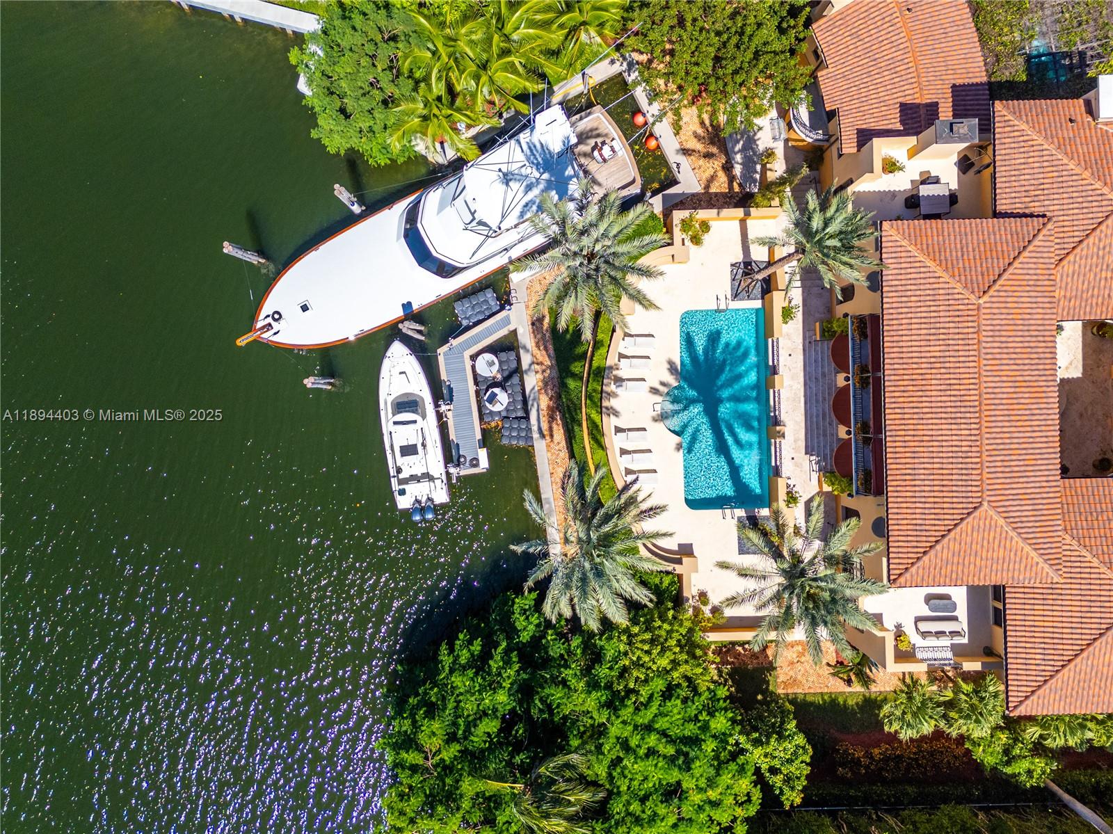50 Casuarina Concourse Coral Gables, FL 33143 50 Casuarina Concourse Coral Gables, FL 33143