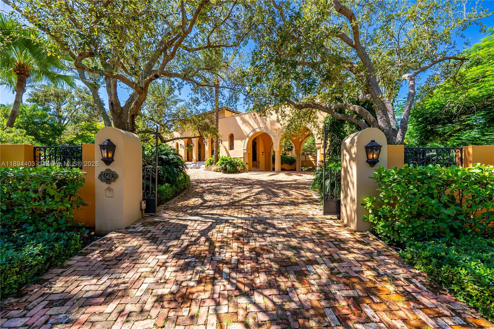 50 Casuarina Concourse Coral Gables, FL 33143 50 Casuarina Concourse Coral Gables, FL 33143