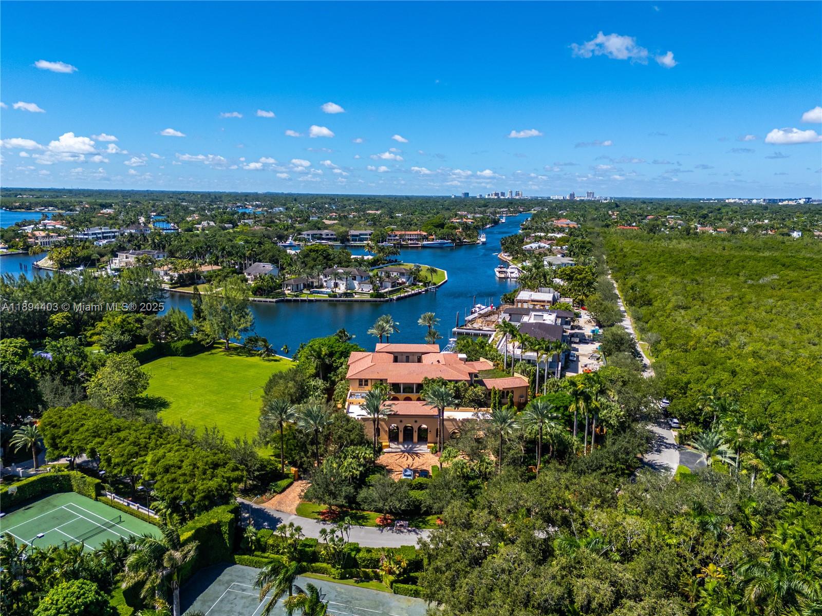50 Casuarina Concourse Coral Gables, FL 33143 50 Casuarina Concourse Coral Gables, FL 33143