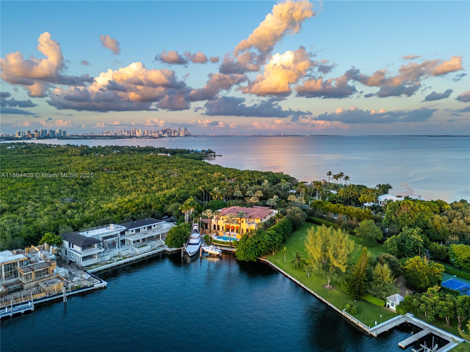 50 Casuarina Concourse Coral Gables, FL 33143 50 Casuarina Concourse Coral Gables, FL 33143