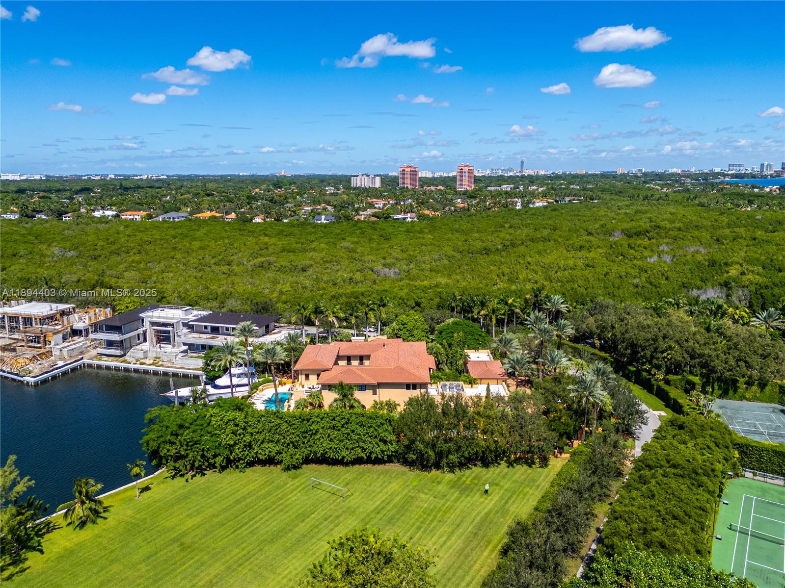 50 Casuarina Concourse Coral Gables, FL 33143 50 Casuarina Concourse Coral Gables, FL 33143