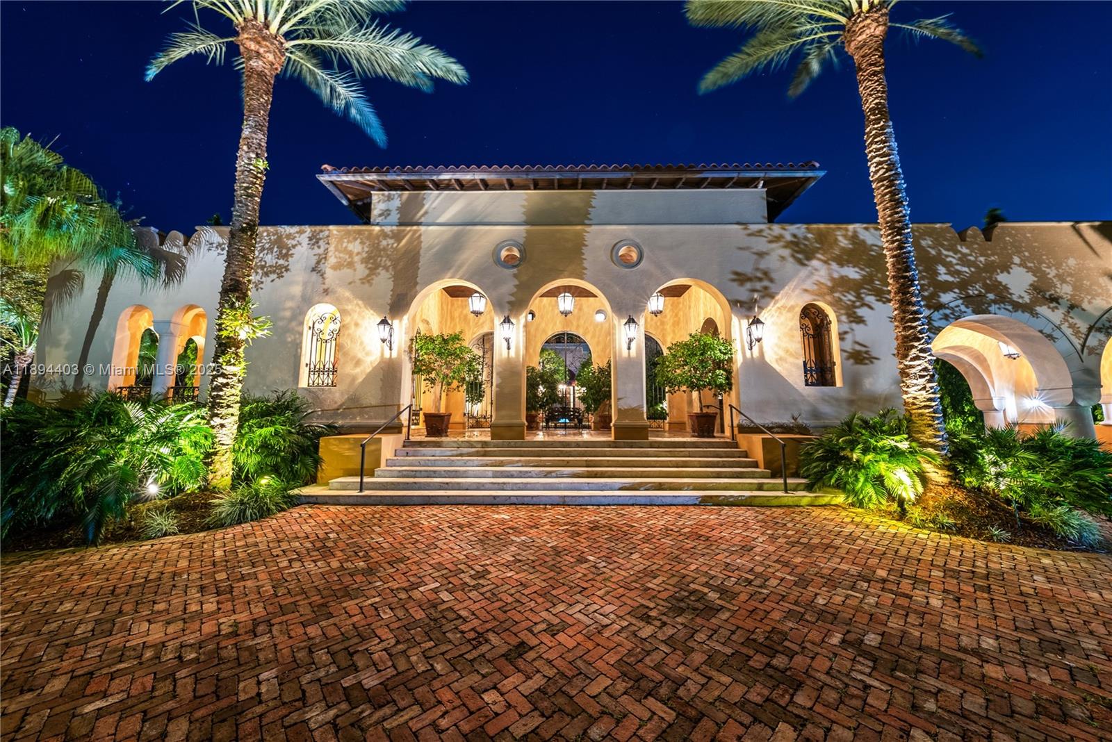 50 Casuarina Concourse Coral Gables, FL 33143 50 Casuarina Concourse Coral Gables, FL 33143