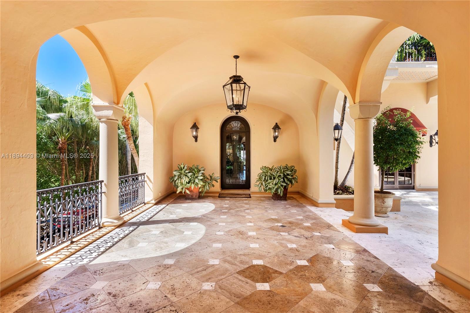 50 Casuarina Concourse Coral Gables, FL 33143 50 Casuarina Concourse Coral Gables, FL 33143