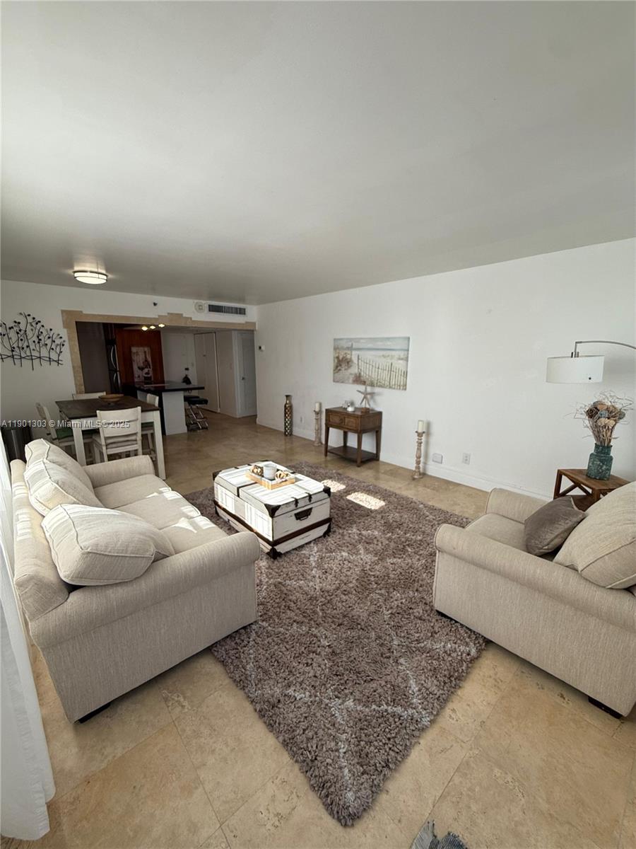 100 Lincoln Rd #1111 Miami Beach, FL 33139