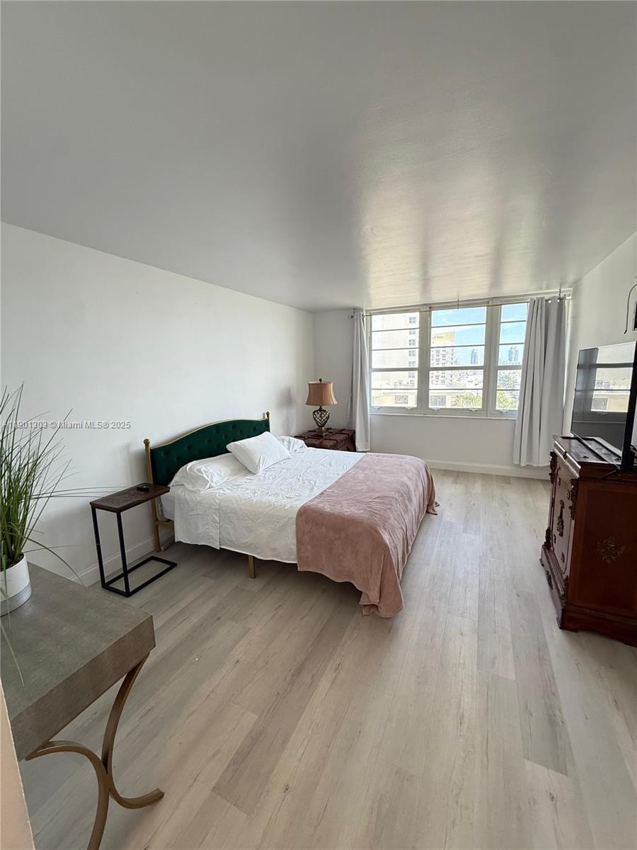 100 Lincoln Rd #1111 Miami Beach, FL 33139