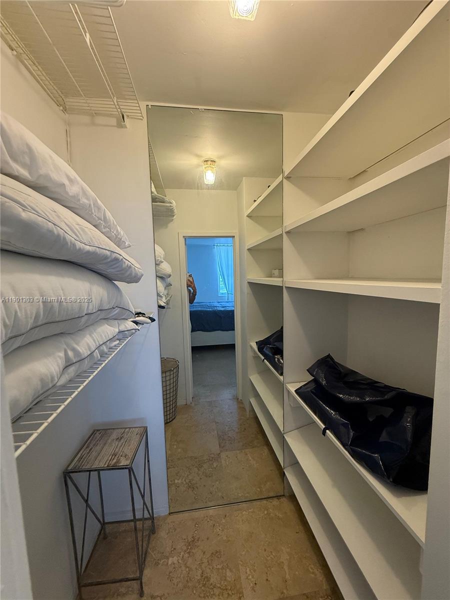 100 Lincoln Rd #1111 Miami Beach, FL 33139