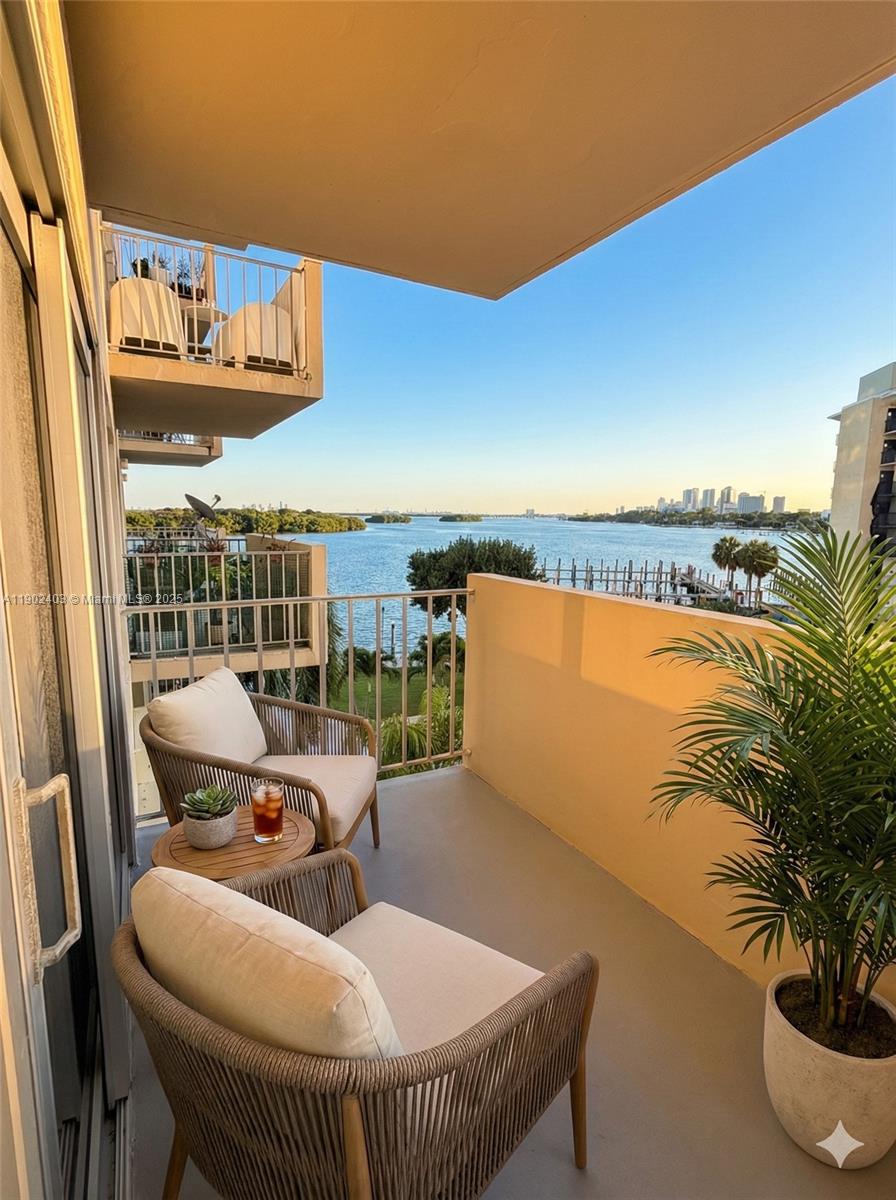 880 NE 69th St #4H Miami, FL 33138