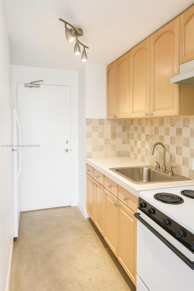 880 NE 69th St #4H Miami, FL 33138