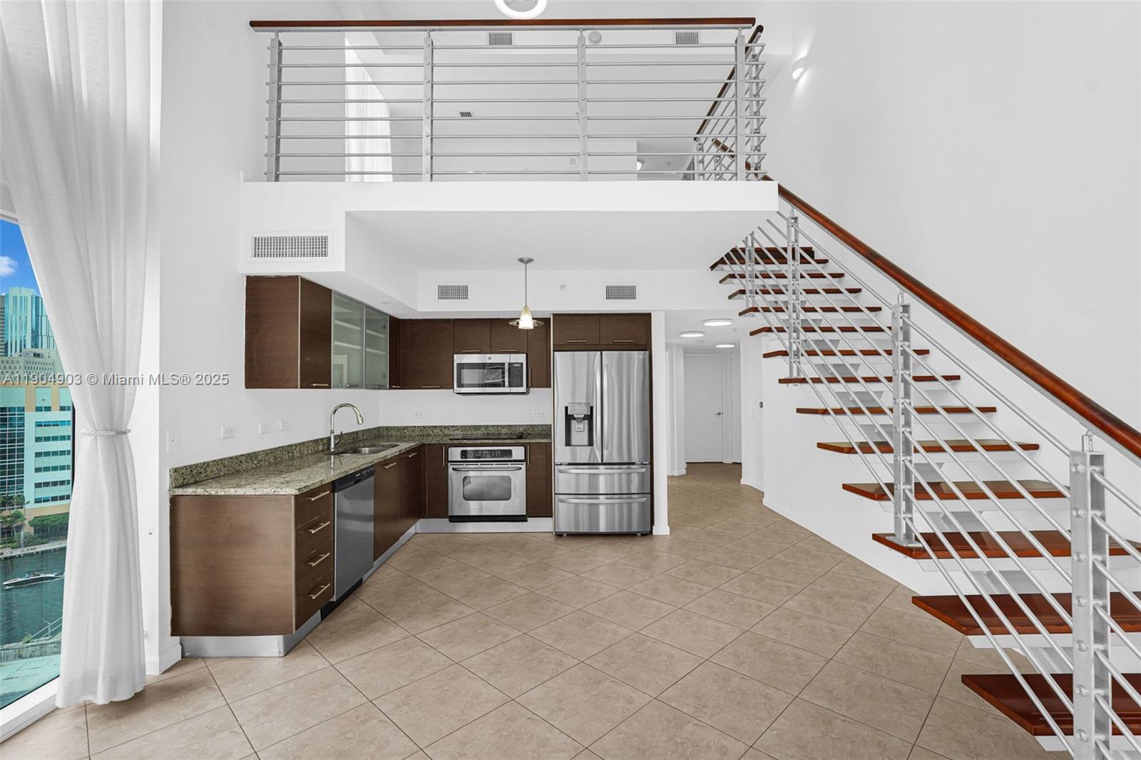 image Brickell On The River S T18