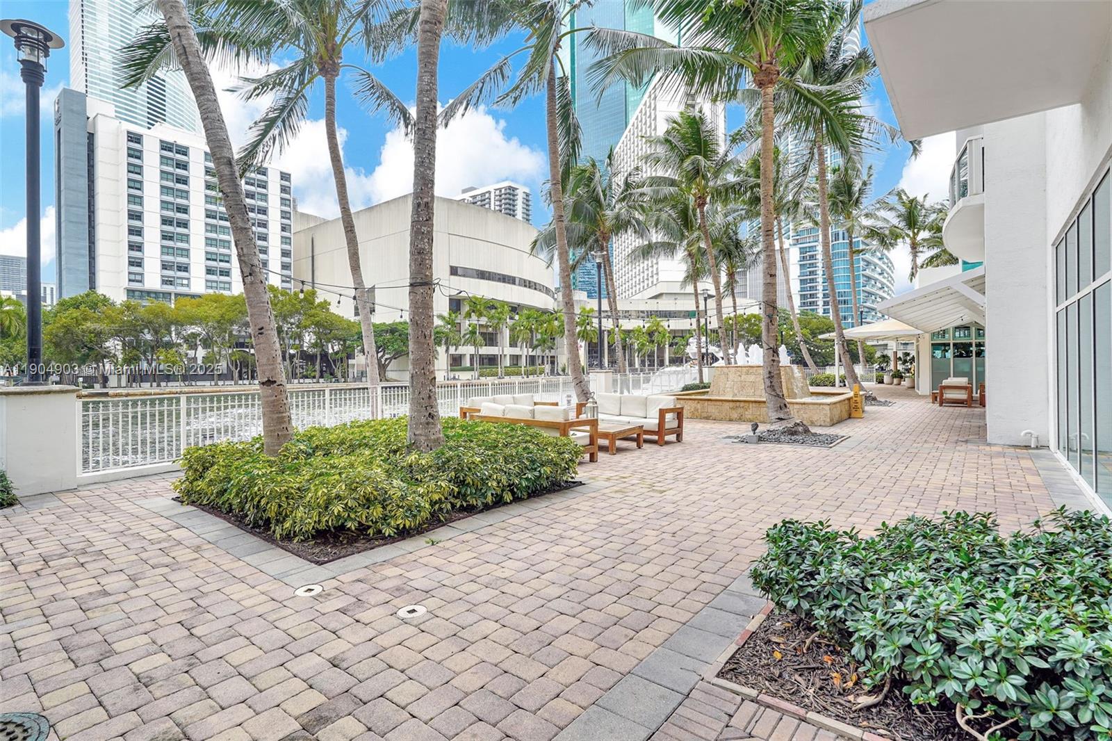 image Brickell On The River S T35