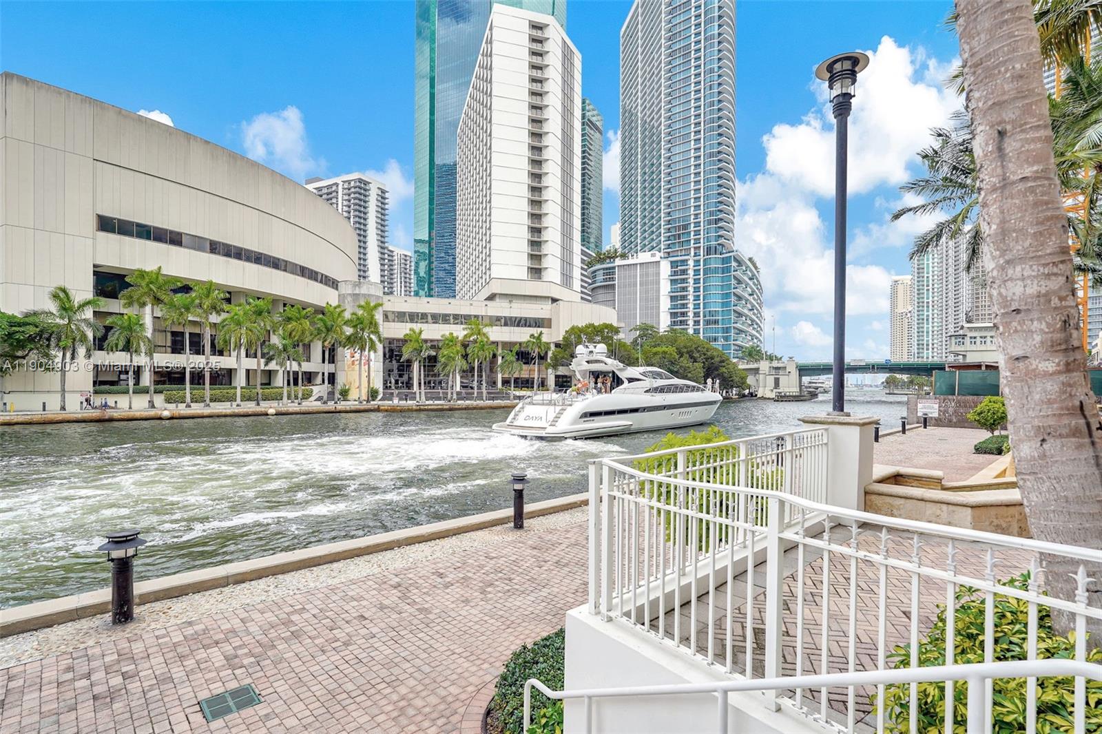 image Brickell On The River S T36