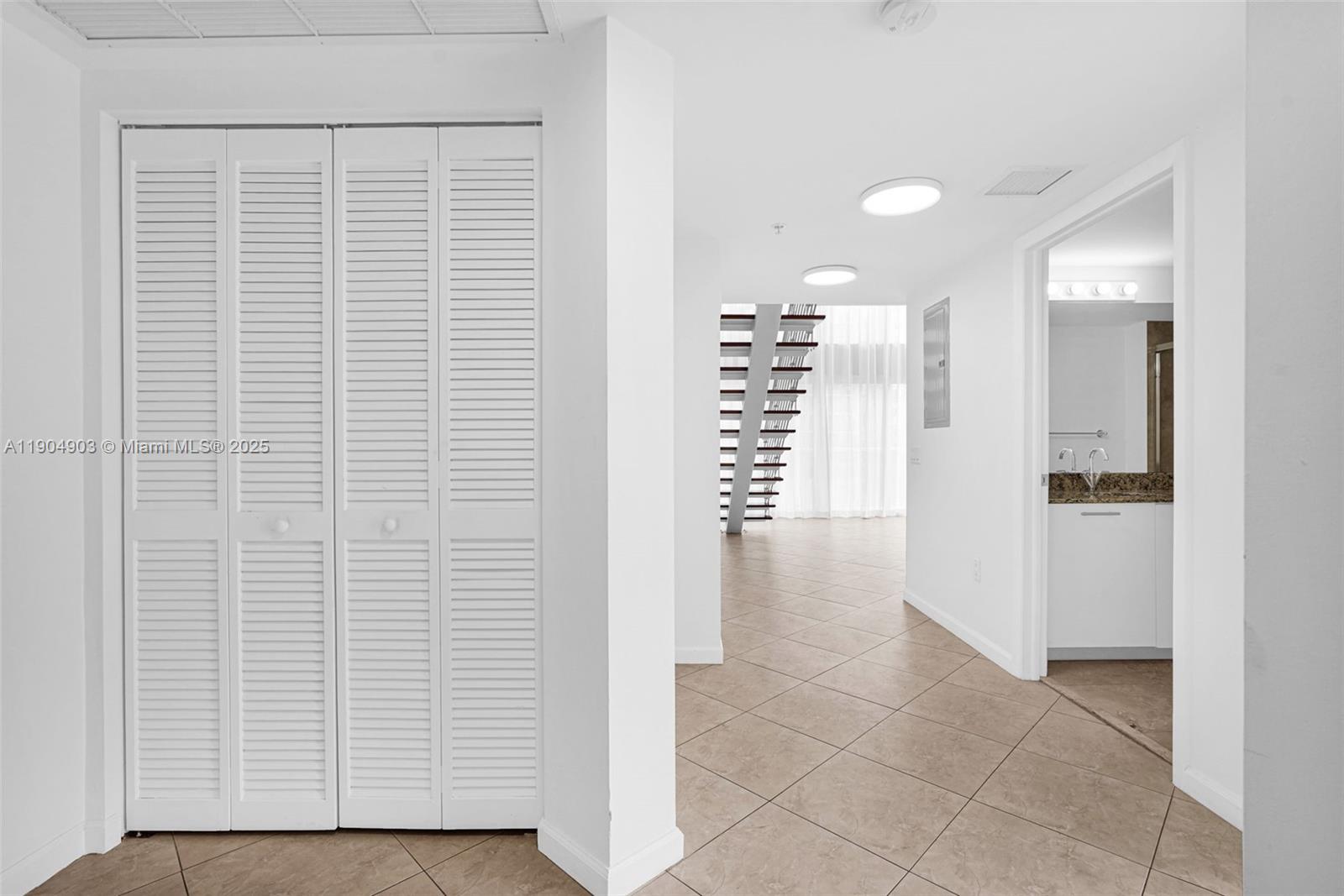 image Brickell On The River S T7