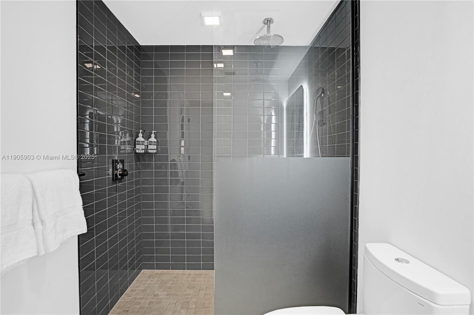 image 2nd Street Condo23