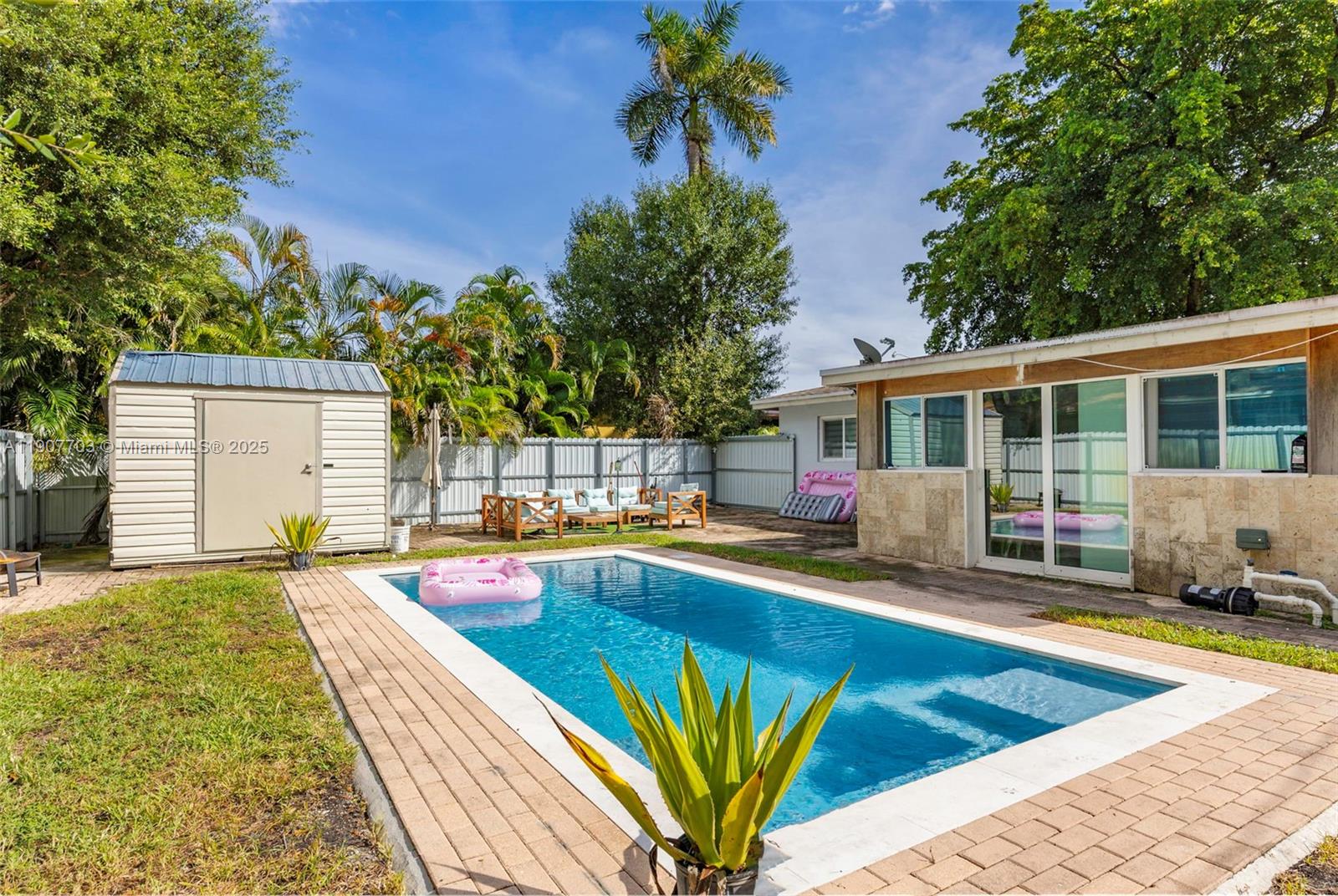 1823 SW 29th St Fort Lauderdale, FL 33315