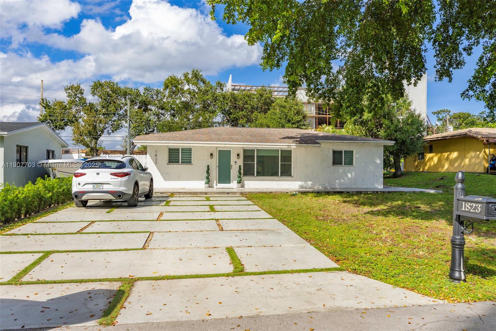 1823 SW 29th St Fort Lauderdale, FL 33315