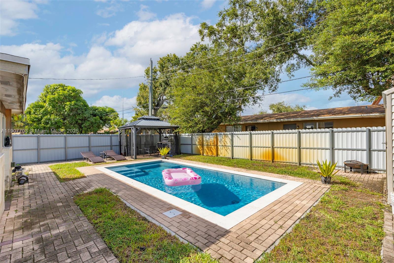 1823 SW 29th St Fort Lauderdale, FL 33315