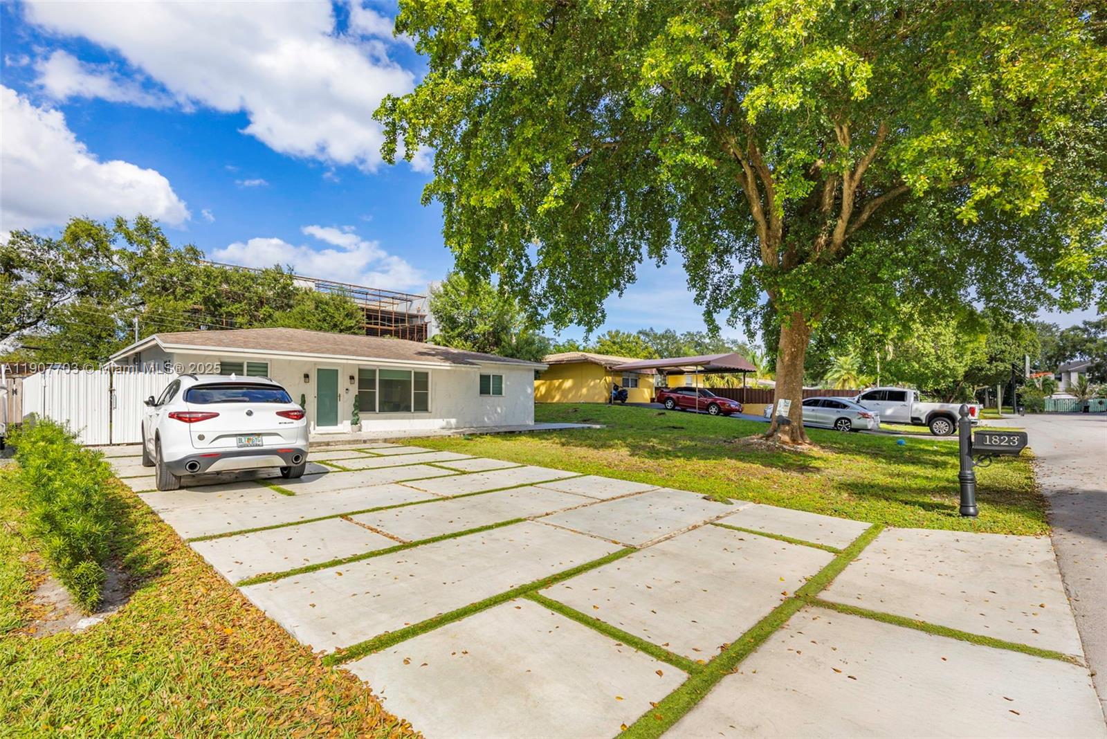 1823 SW 29th St Fort Lauderdale, FL 33315