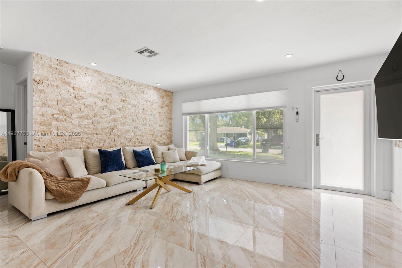 1823 SW 29th St Fort Lauderdale, FL 33315