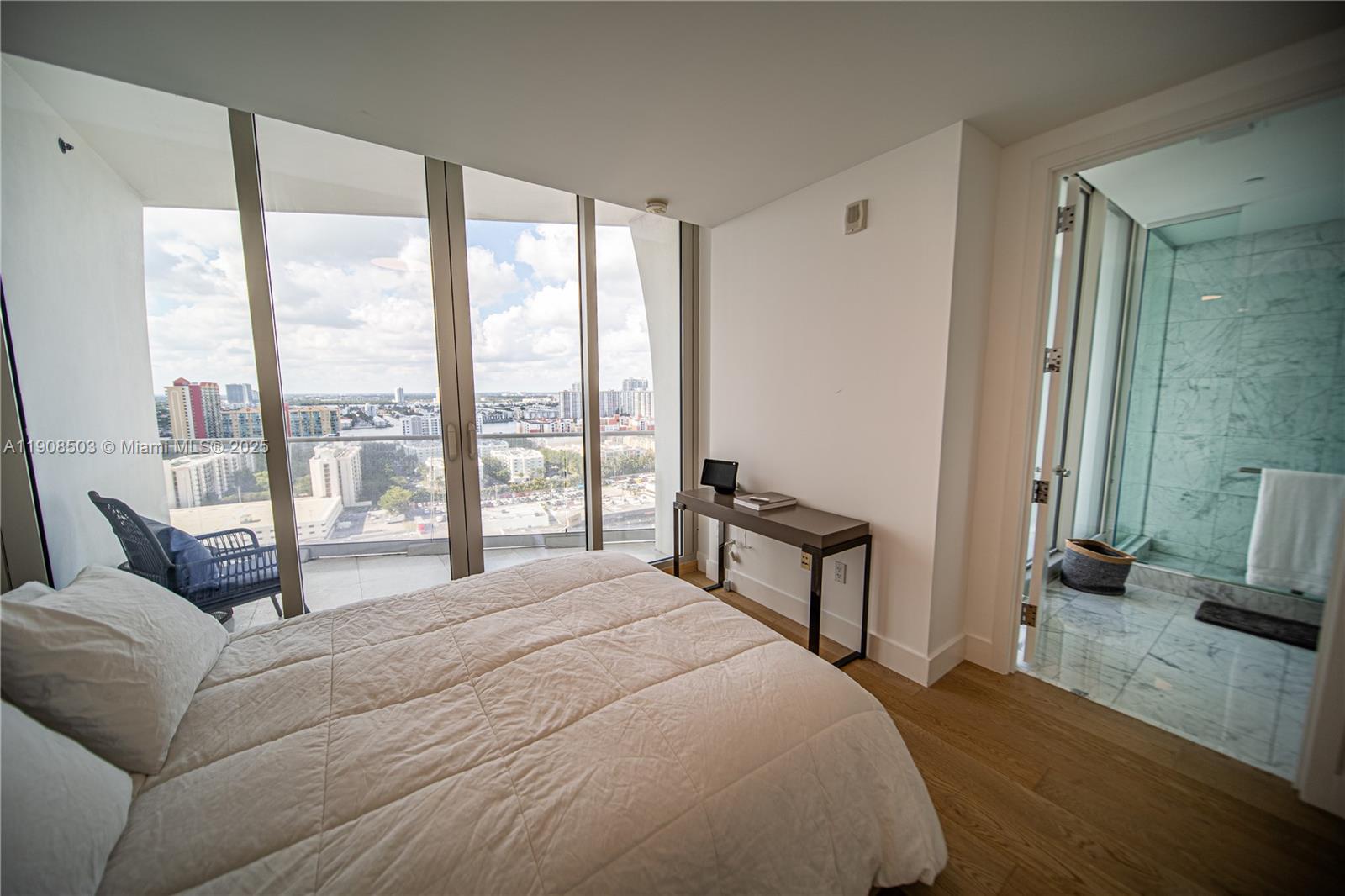 image Jade Signature15