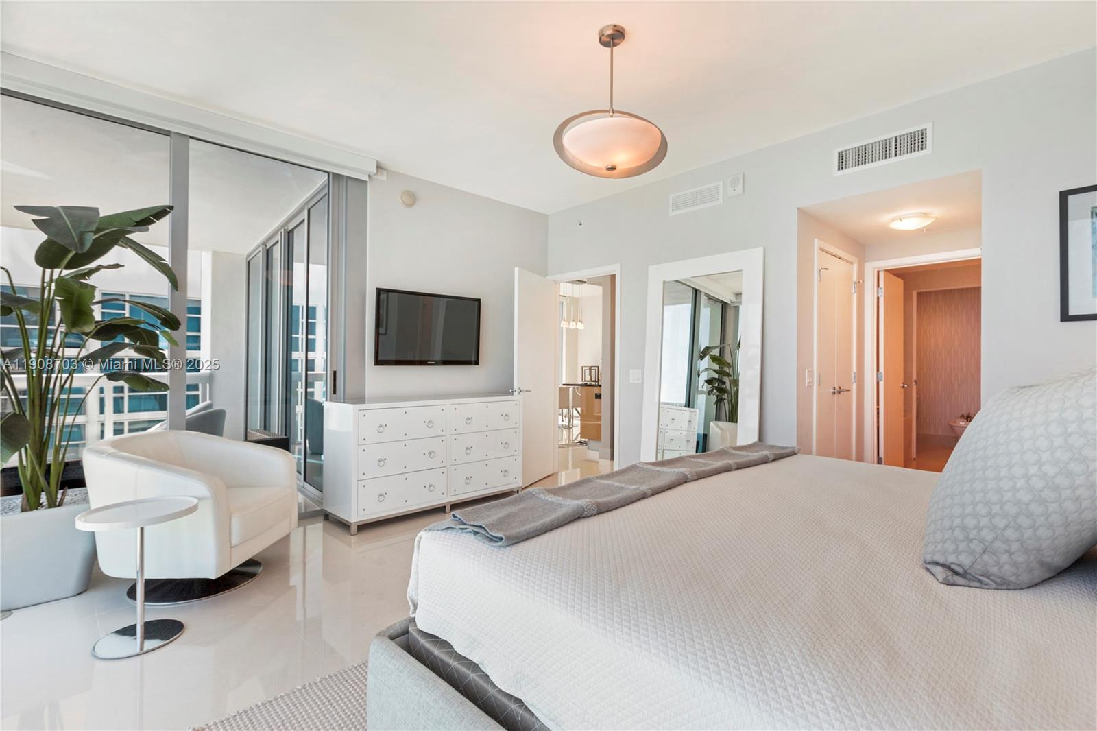 6899 Collins Ave #1508 Miami Beach, FL 33141
