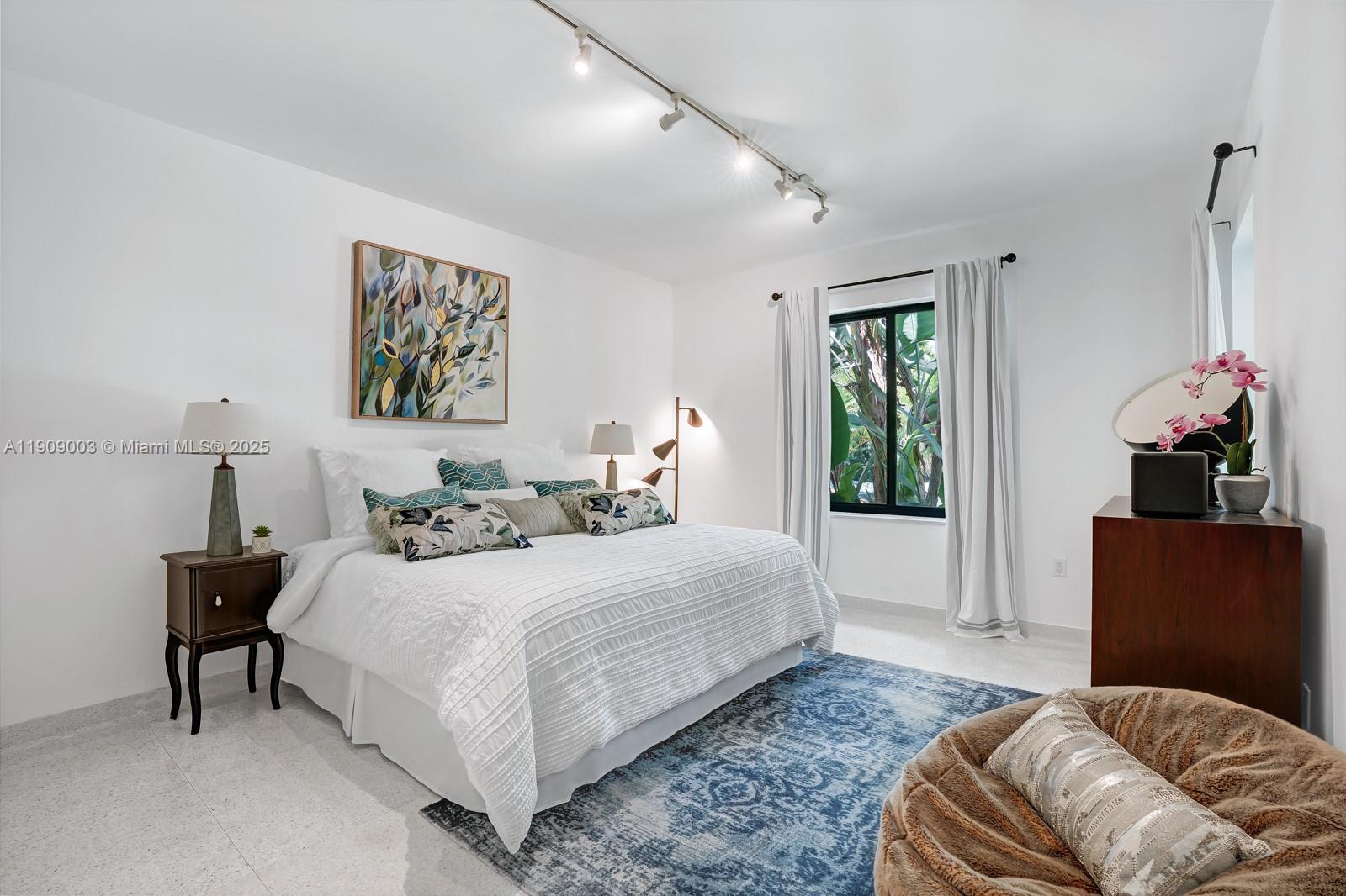 575 Hibiscus Ln Miami, FL 33137