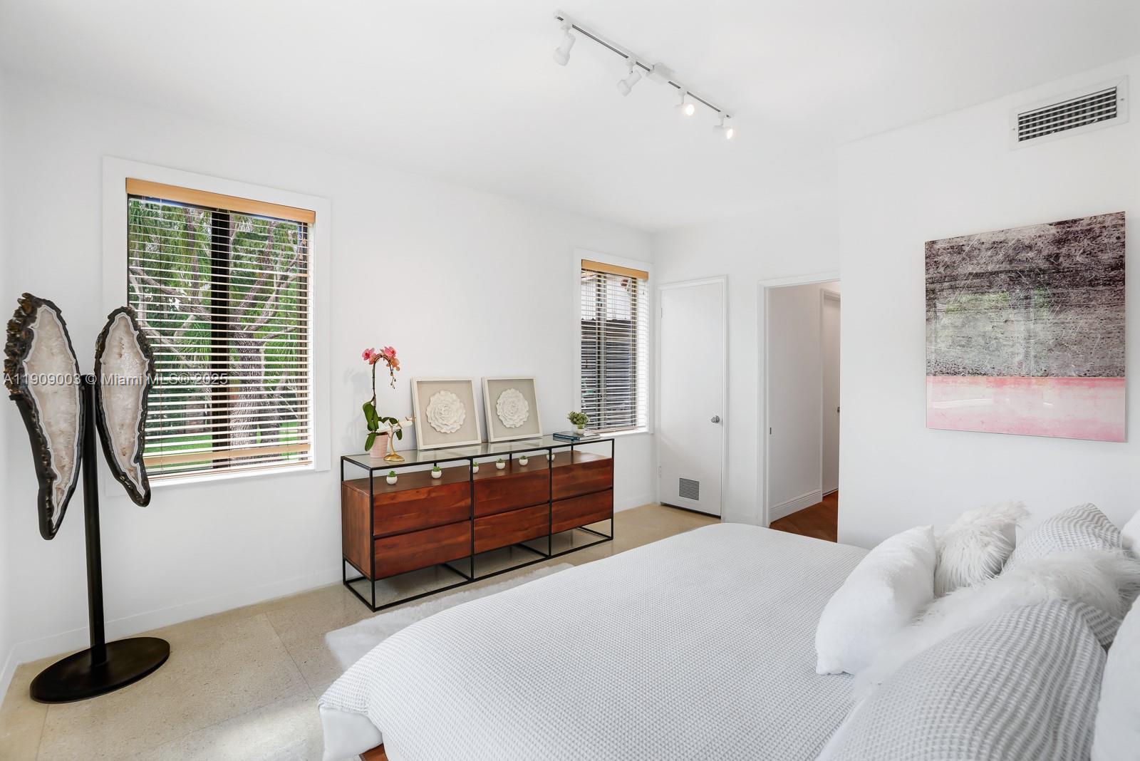 575 Hibiscus Ln Miami, FL 33137