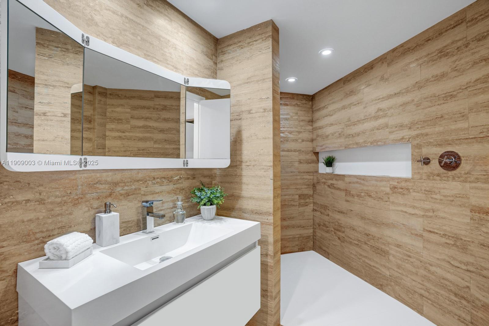 575 Hibiscus Ln Miami, FL 33137