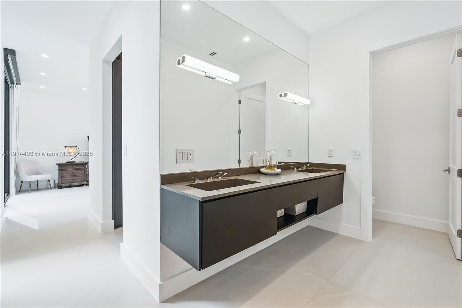 1845 NE 124th St North Miami, FL 33181