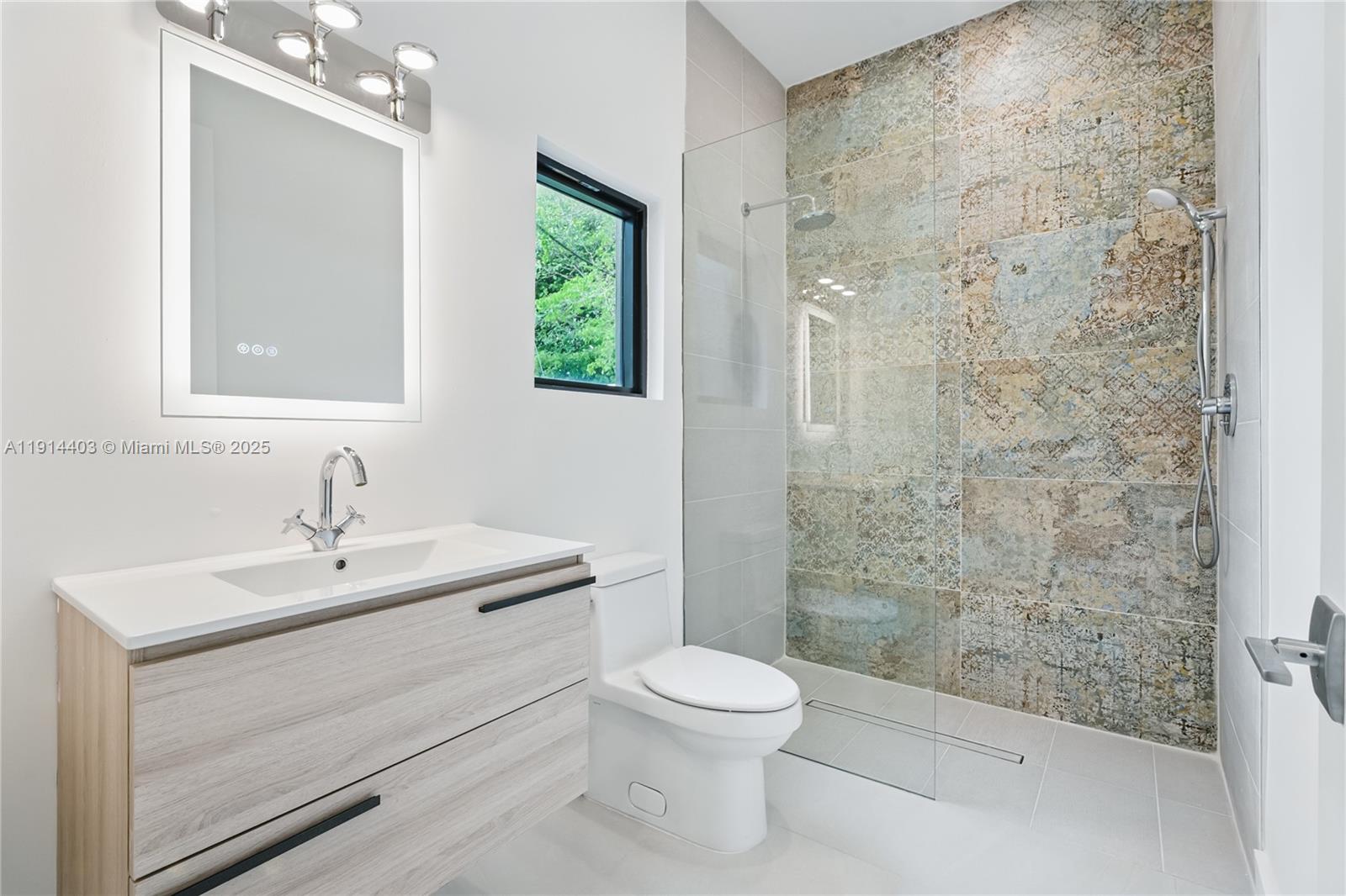 1845 NE 124th St North Miami, FL 33181