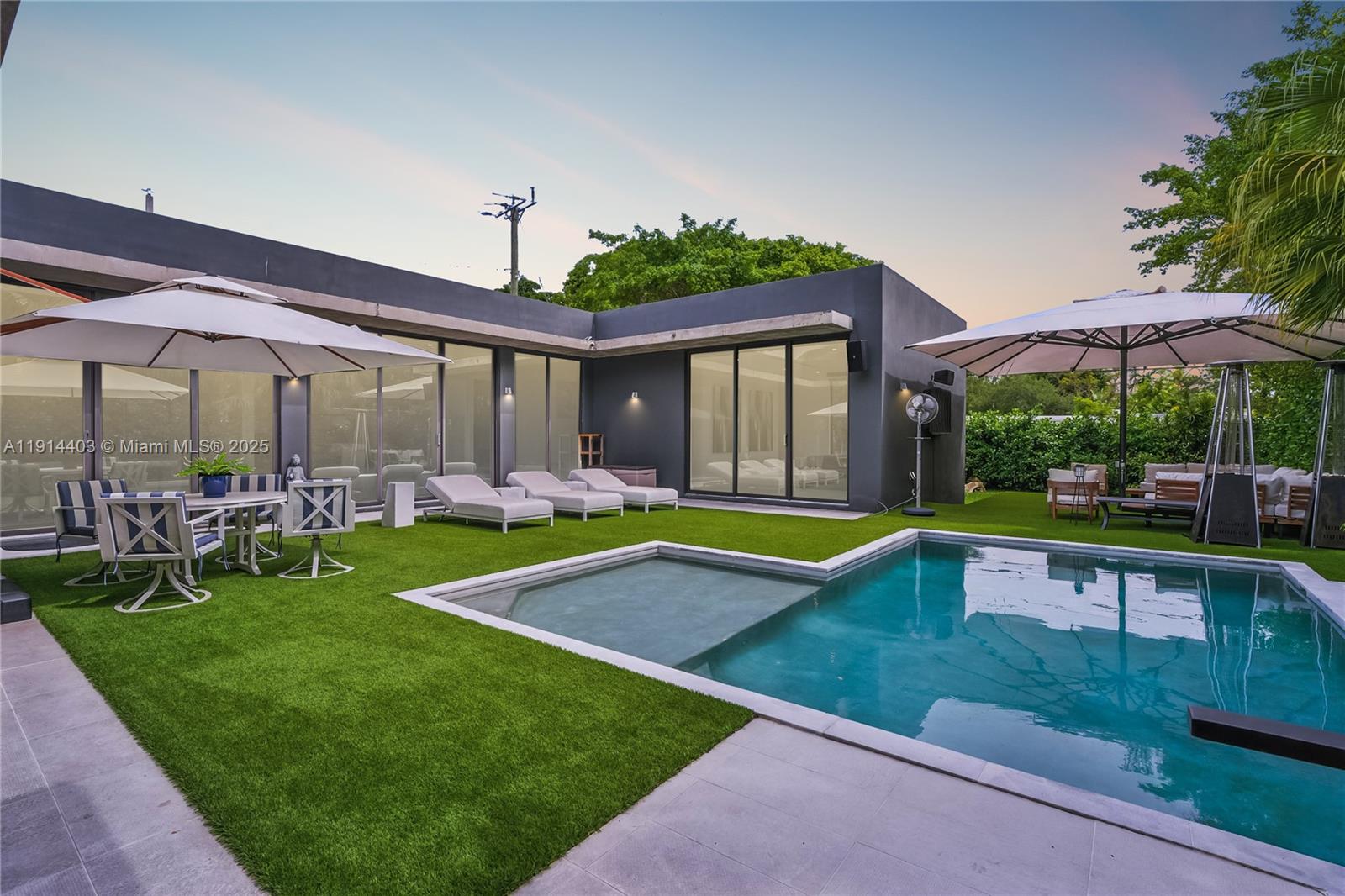 1845 NE 124th St North Miami, FL 33181