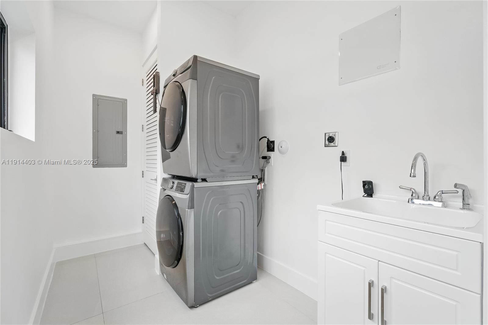 1845 NE 124th St North Miami, FL 33181