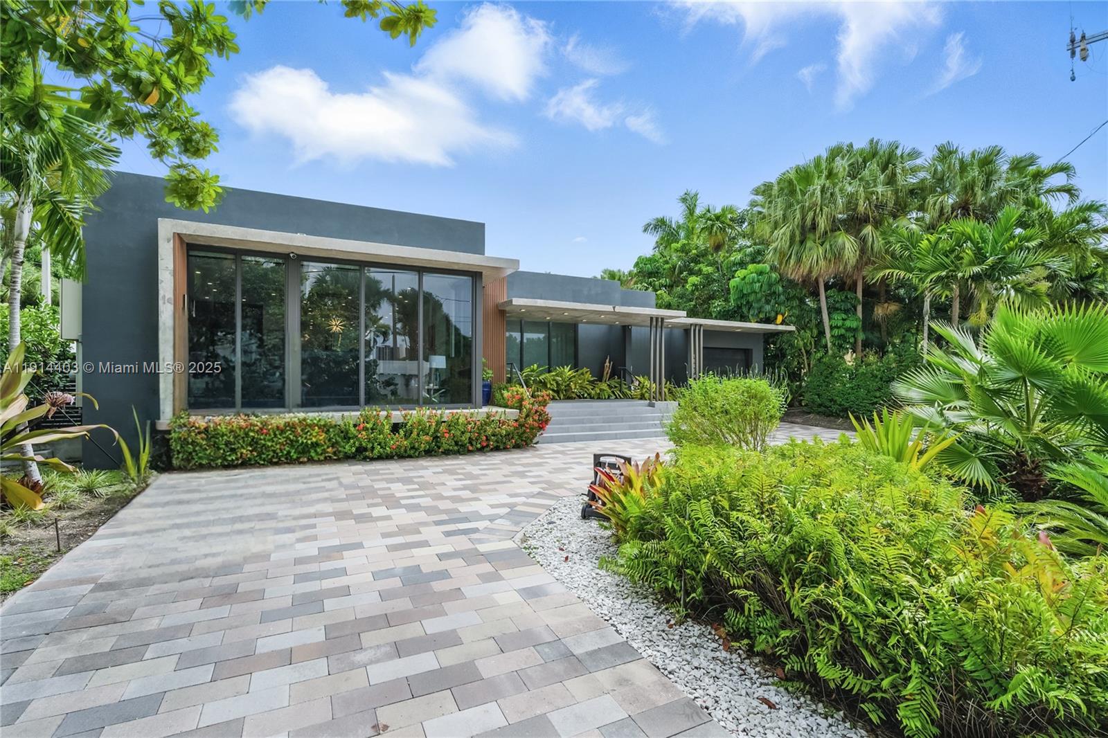 1845 NE 124th St North Miami, FL 33181