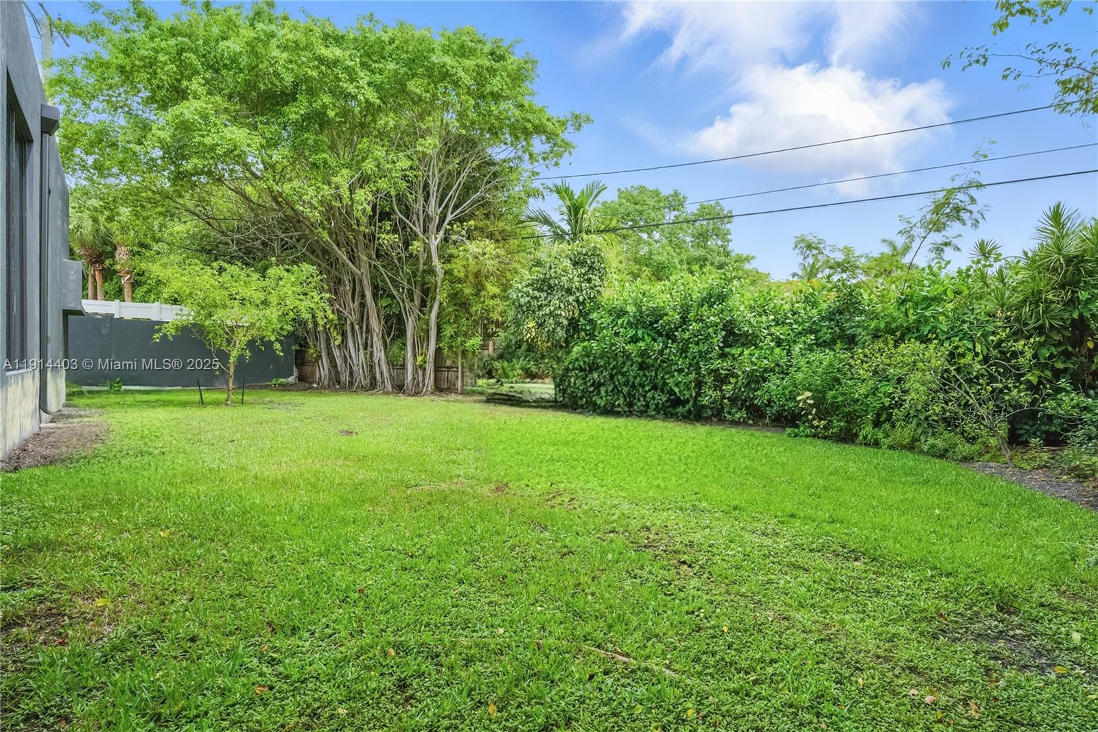 1845 NE 124th St North Miami, FL 33181