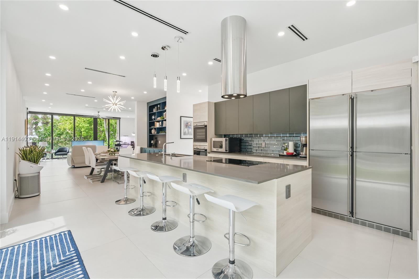 1845 NE 124th St North Miami, FL 33181