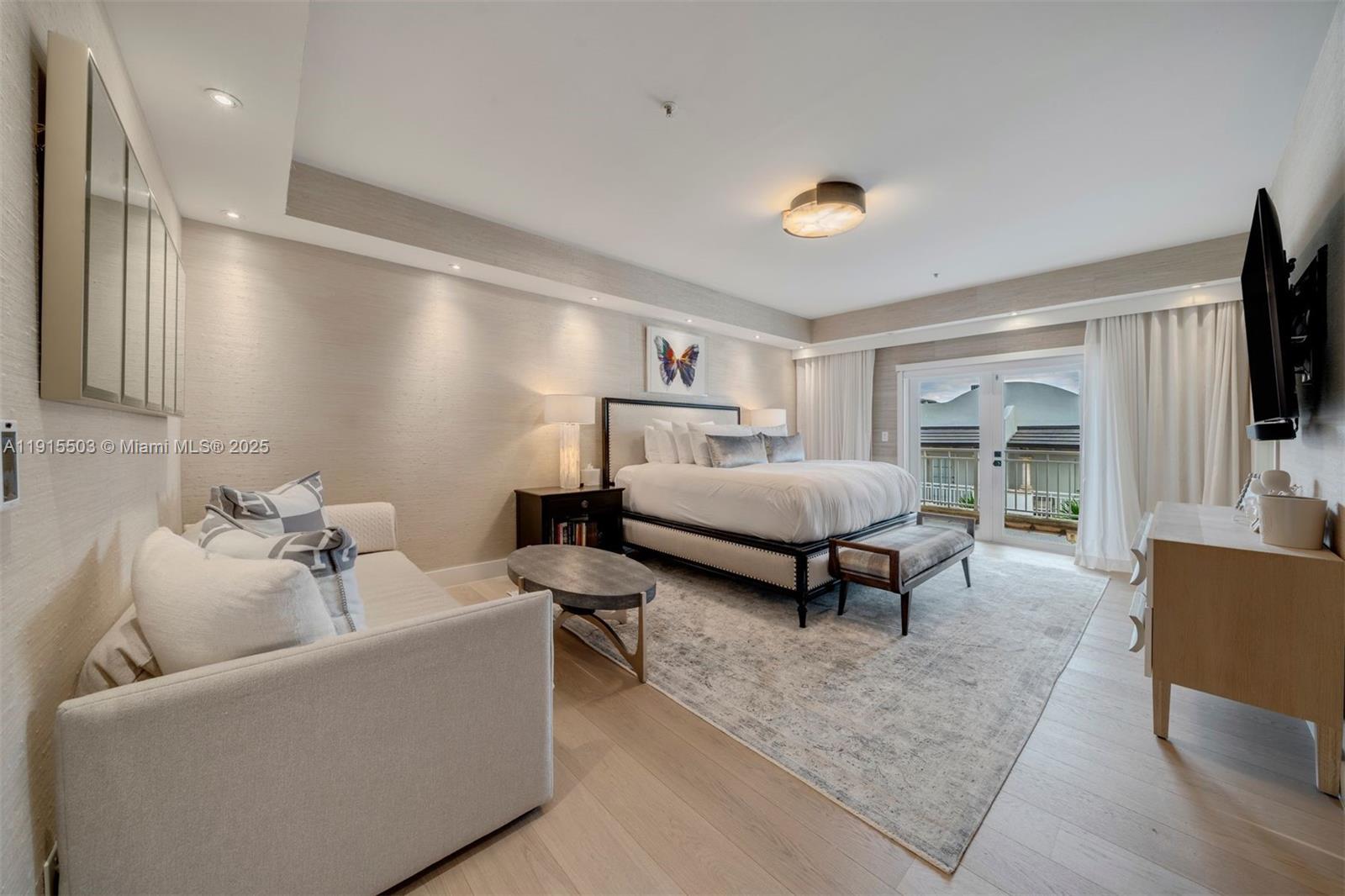 1413 Sunset Harbour Dr #208 Miami Beach, FL 33139