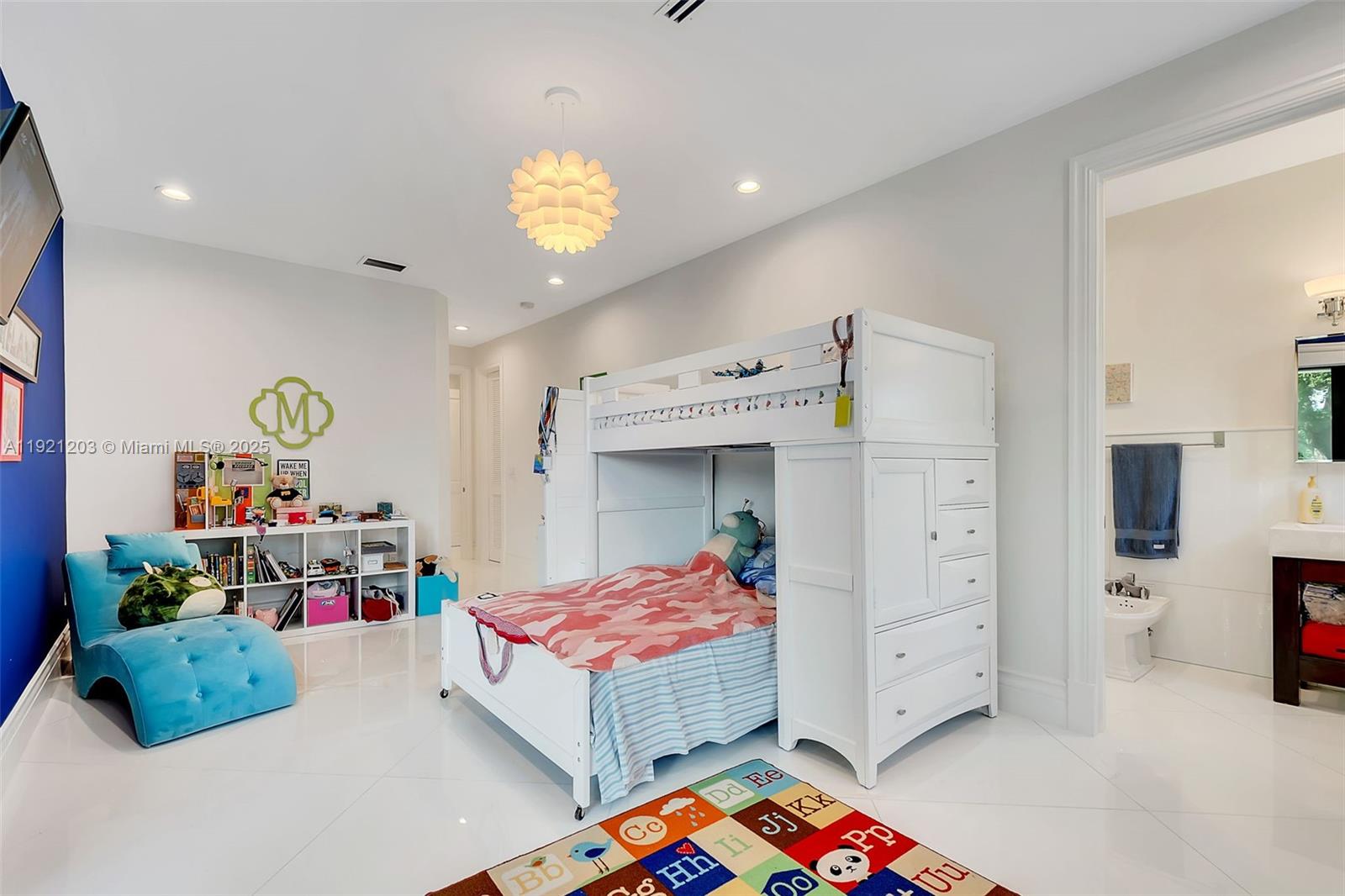 7400 SW 72nd Ct Miami, FL 33143