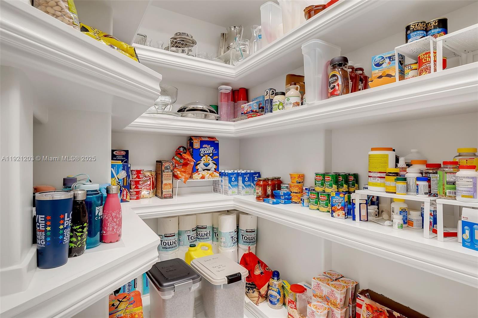 7400 SW 72nd Ct Miami, FL 33143