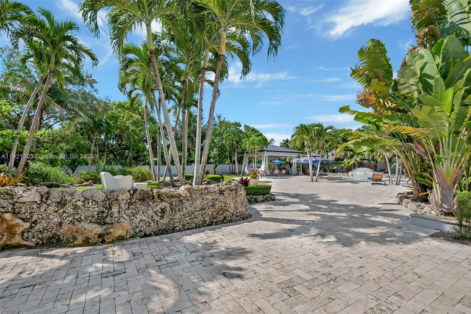 7400 SW 72nd Ct Miami, FL 33143